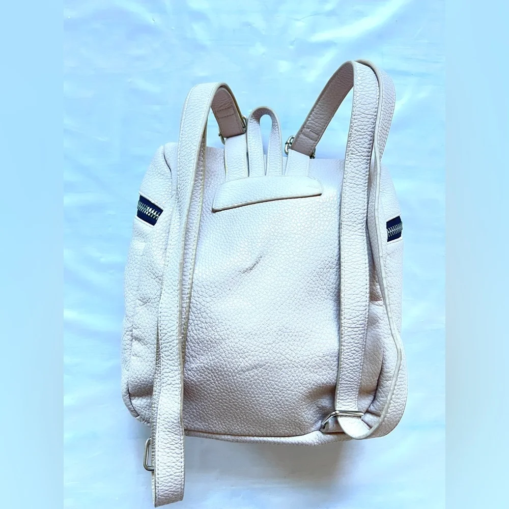 Forever 21 UNITALLA pale pink backpack faux Leather Small pebbled wz emoji charm